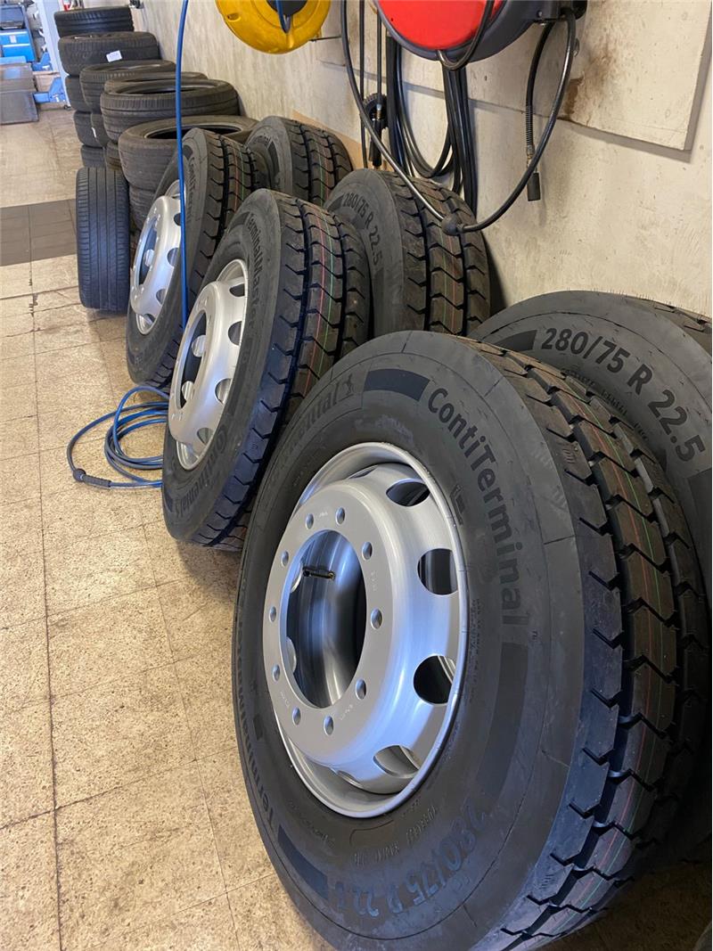 Tire and wheel assemblies for OEM