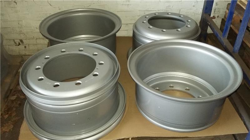 Wheels for mobile cranes and excavators